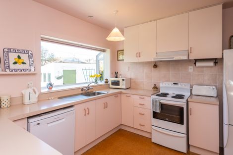 Photo of property in 37 Holly Road, St Albans, Christchurch, 8014