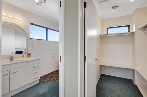 Photo of property in 102 Branch Road, Highlands Park, New Plymouth, 4312