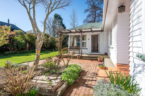 Photo of property in 37 Holly Road, St Albans, Christchurch, 8014