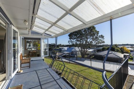 Photo of property in 52 Queens Road, Glen Avon, New Plymouth, 4312