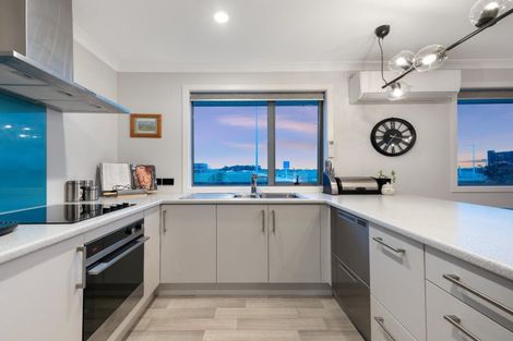 Photo of property in 32 Sabre Street, Papamoa Beach, Papamoa, 3118