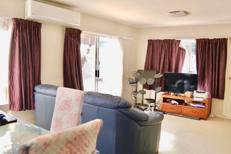 Photo of property in 5 Newington Road, Henderson, Auckland, 0612