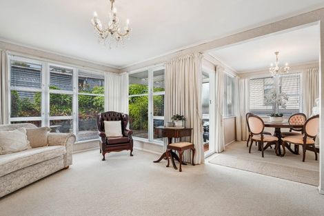 Photo of property in 18 Selwyn Crescent, Forrest Hill, Auckland, 0620