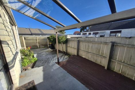 Photo of property in 2/92 North Avon Road, Richmond, Christchurch, 8013