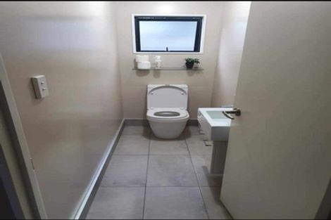 Photo of property in 2/10 Sevilla Place, Unsworth Heights, Auckland, 0632