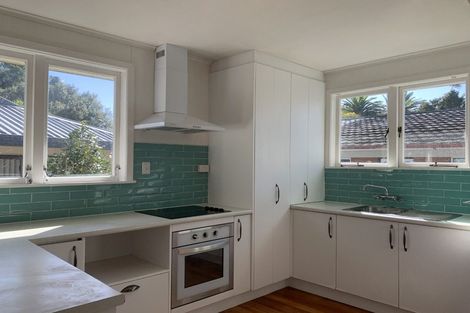 Photo of property in 50 Edmonton Road, Henderson, Auckland, 0612