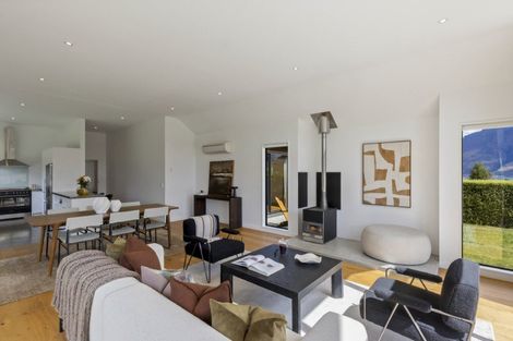 Photo of property in 3 Pioneer Court, Jacks Point, Queenstown, 9371