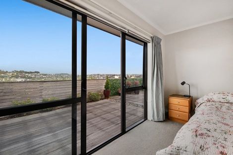 Photo of property in 16 Seamount Drive, Red Beach, 0932