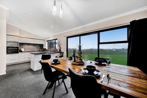 Photo of property in 121 Mercade Close, Stratford, 4332