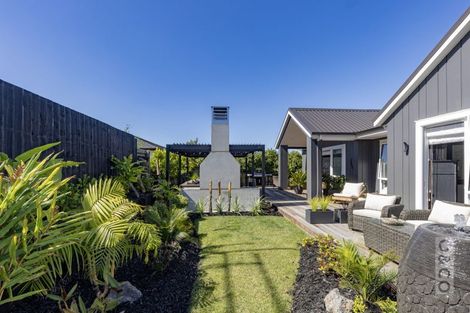 Photo of property in 61 Pitoitoi Drive, Riverhead, 0820