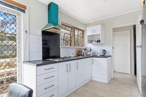 Photo of property in 28 Ewbank Place, Manurewa, Auckland, 2102