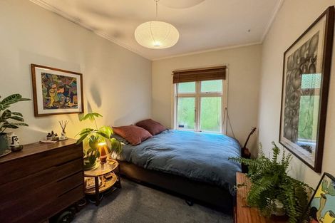 Photo of property in 1 Hungerford Road, Lyall Bay, Wellington, 6022