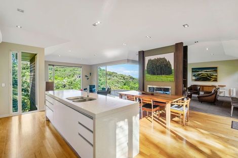 Photo of property in 9 Herrings Cove Place, Titirangi, Auckland, 0604
