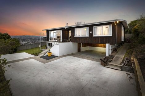 Photo of property in 77 Easther Crescent, Kew, Dunedin, 9012