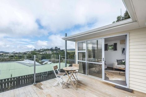 Photo of property in 5 Catherine Crescent, Paparangi, Wellington, 6037