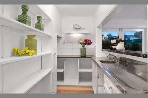 Photo of property in 40 Valley View Road, Glenfield, Auckland, 0629