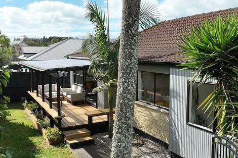 Photo of property in 1/28 Manuka Road, Glenfield, Auckland, 0629