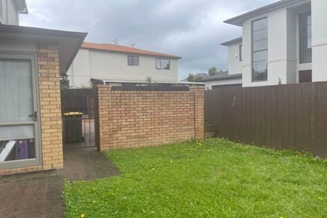 Photo of property in 28 Kaseng Place, East Tamaki Heights, Auckland, 2016
