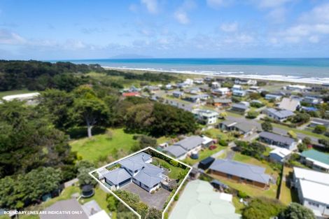 Photo of property in 9 Caughley Place, Otaki Beach, Otaki, 5512