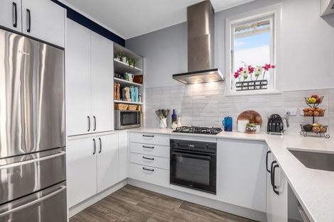 Photo of property in 7 Marine Parade, Eastbourne, Lower Hutt, 5013