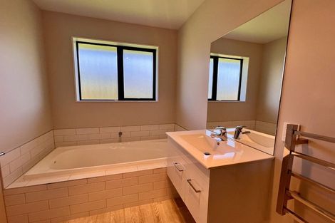 Photo of property in 4 Applegrove Crescent, Belfast, Christchurch, 8051