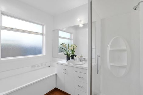 Photo of property in 3 Shaftesbury Street, Avonhead, Christchurch, 8042