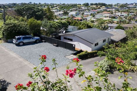 Photo of property in 25a Matai Road, Stanmore Bay, Whangaparaoa, 0932