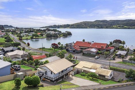 Photo of property in 1 Government Road, Raglan, 3225