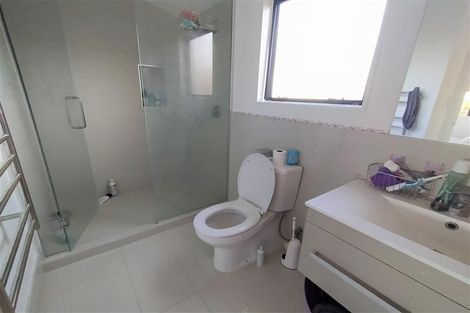 Photo of property in 1/20 Cassandra Grove, Totara Vale, Auckland, 0629