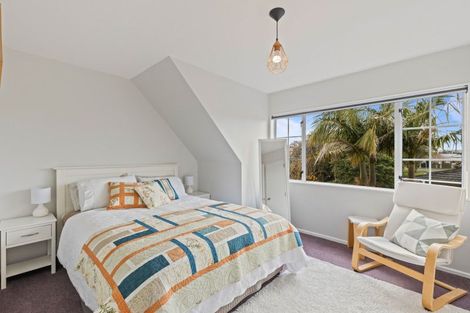 Photo of property in 5 Tamati Place, Merrilands, New Plymouth, 4312
