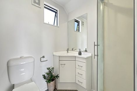 Photo of property in 2/28a Marlborough Avenue, Glenfield, Auckland, 0629