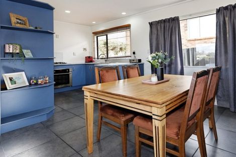 Photo of property in 6 Cloghan Close, Massey, Auckland, 0614