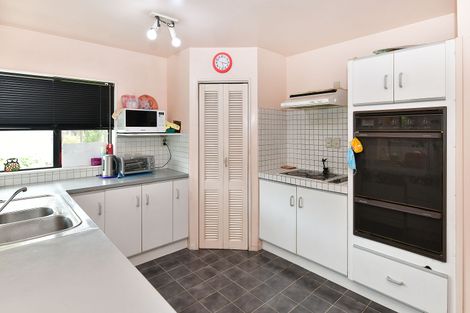 Photo of property in 27 Maygrove Drive, Orewa, 0931