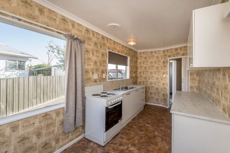 Photo of property in 9 Featherston Street, Levin, 5510