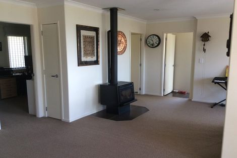 Photo of property in 90 Loch Views Road, Acacia Bay, Taupo, 3385