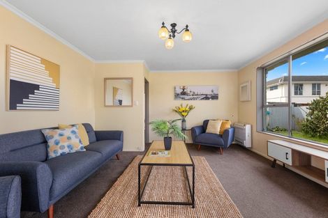 Photo of property in 2/136 Wainoni Road, Avondale, Christchurch, 8061