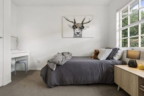 Photo of property in 16 Pickwick Parade, Mellons Bay, Auckland, 2014