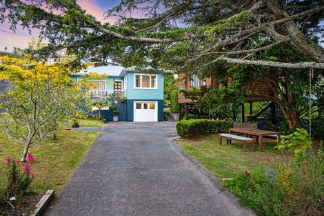 Photo of property in 18 Derwent Crescent, Titirangi, Auckland, 0604