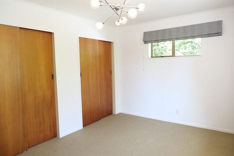 Photo of property in 28 Rewarewa Crescent, Waikanae, 5036