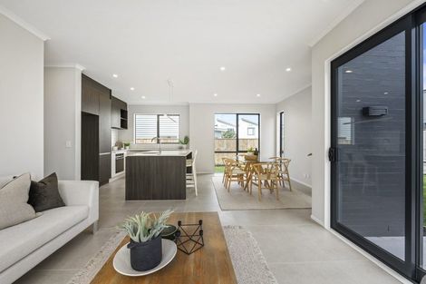 Photo of property in 5 Owen Chapman Drive, Red Beach, 0932