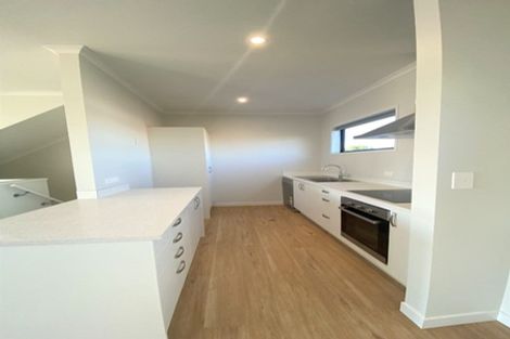 Photo of property in 4/5 Peachgrove Road, Te Atatu Peninsula, Auckland, 0610