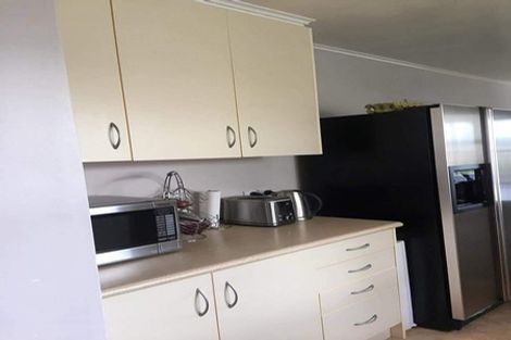 Photo of property in 5 Quigley Street, Newlands, Wellington, 6037