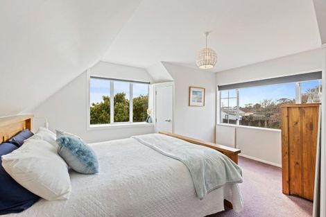 Photo of property in 5 Tamati Place, Merrilands, New Plymouth, 4312