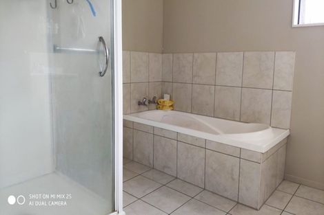 Photo of property in 16 Misty Valley Drive, Henderson, Auckland, 0612