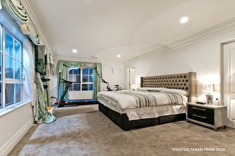 Photo of property in 18 Mansion Court, West Harbour, Auckland, 0618