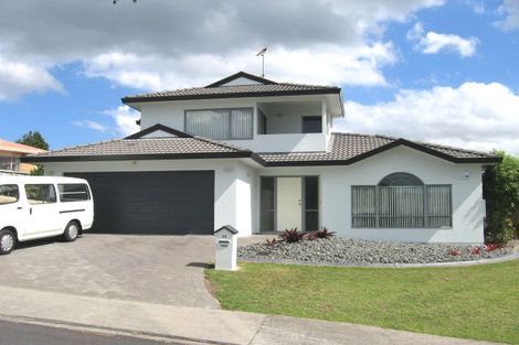 Photo of property in 32 Vermeer Place, West Harbour, Auckland, 0618