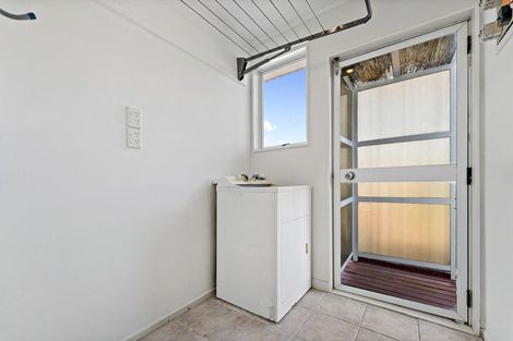 Photo of property in 1/14 Chislehurst Street, Henderson, Auckland, 0612