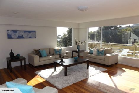 Photo of property in 6 Link Road, Newlands, Wellington, 6037
