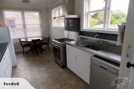 Photo of property in 39 Exeter Crescent, Takaro, Palmerston North, 4412
