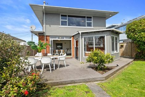Photo of property in 14 Barrett Street, Westown, New Plymouth, 4310